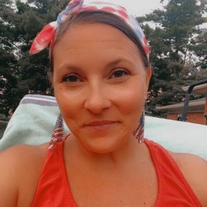 Meet your Posher, Connie